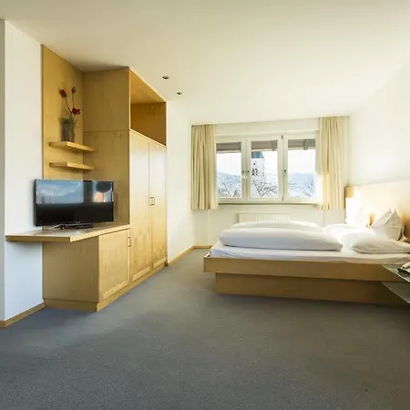 伊塞威特酒店 3* 瑟斯塔斯